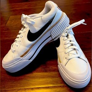 Nike Court Legacy Lift *like new* womens 9